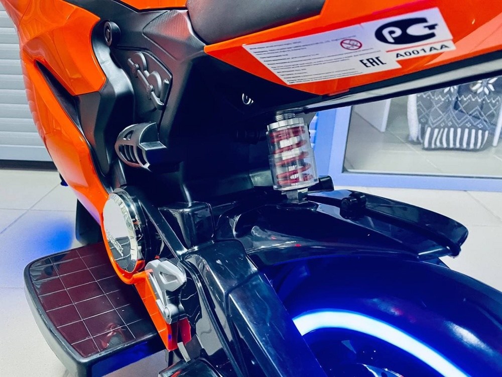 Детский электромобиль, мотоцикл RiverToys A001AA (оранжевый) Ducati  - фото4