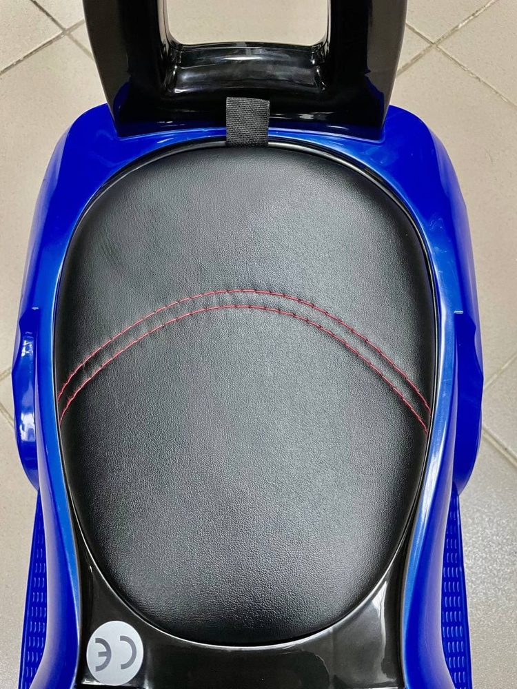 Детская машинка -каталка RiverToys Mercedes-Benz GL63 A888AA (синий/черный) лицензия - фото6