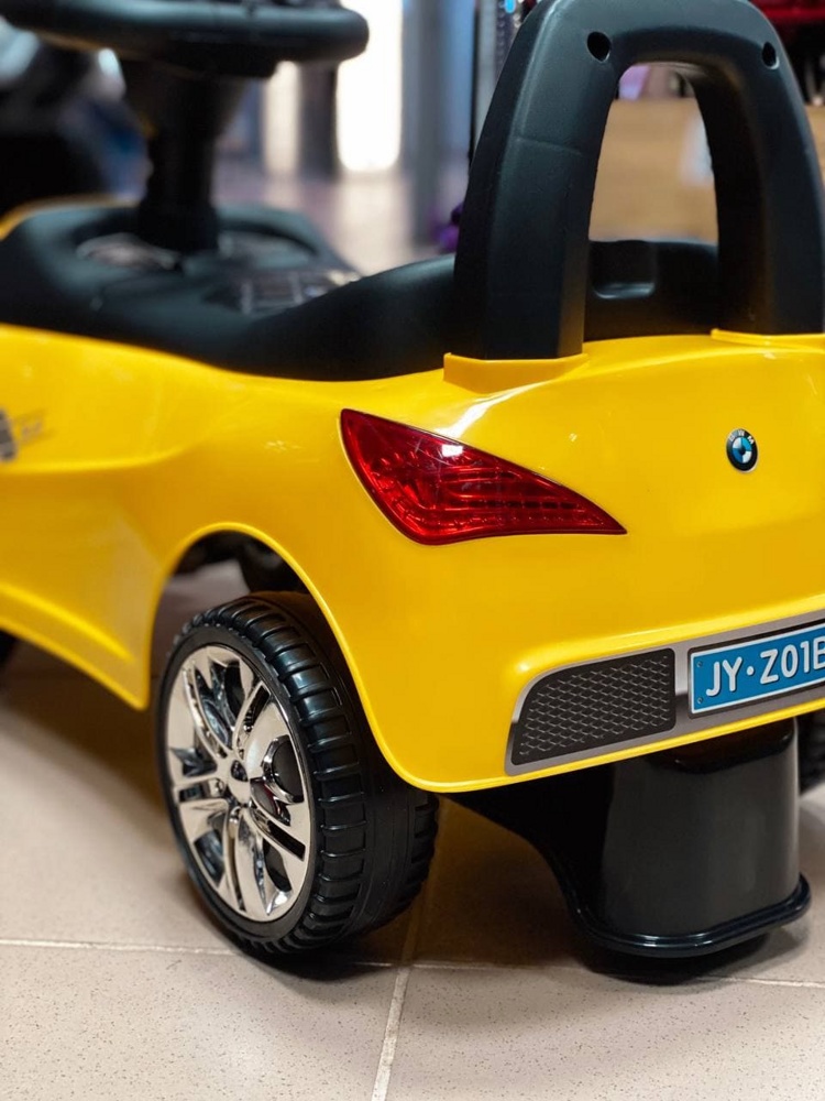 Детская машинка-каталка, толокар RiverToys BMW JY-Z01B (желтый/черный) - фото3