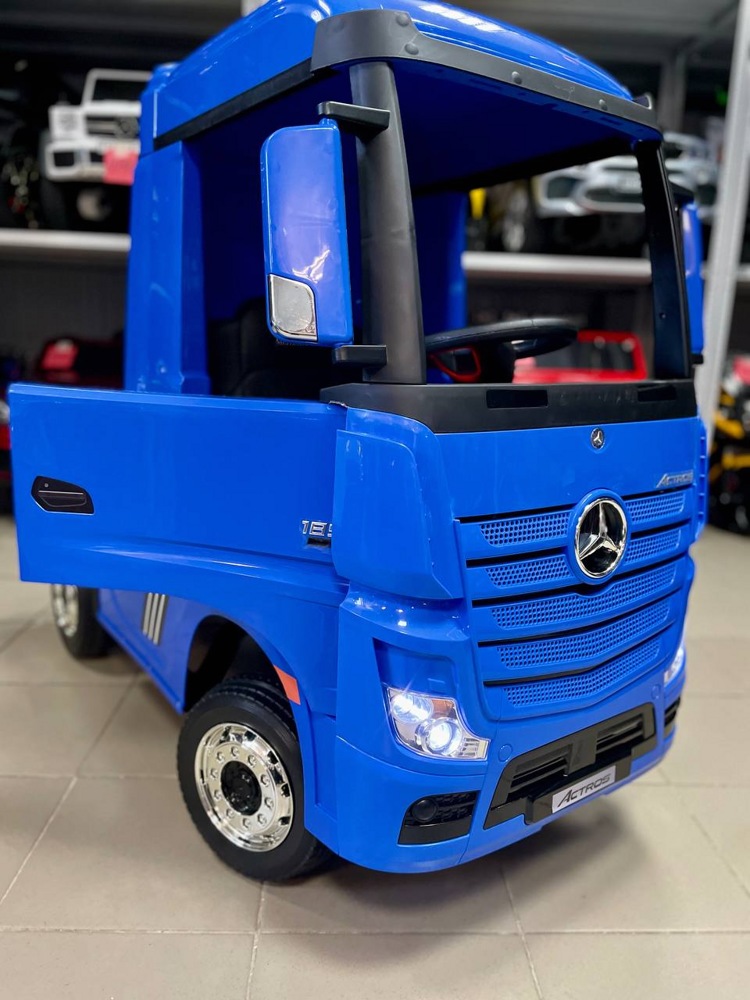 Детский электромобиль RiverToys Mercedes-Benz Actros 4WD HL358 с прицепом (синий) глянец (автокраска) лицензия полноприводный