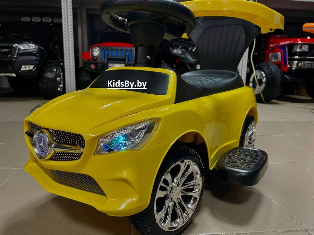 Детская машинка-каталка, толокар RiverToys Mercedes-Benz JY-Z06C (желтый/черный) с ручкой-управляшкой