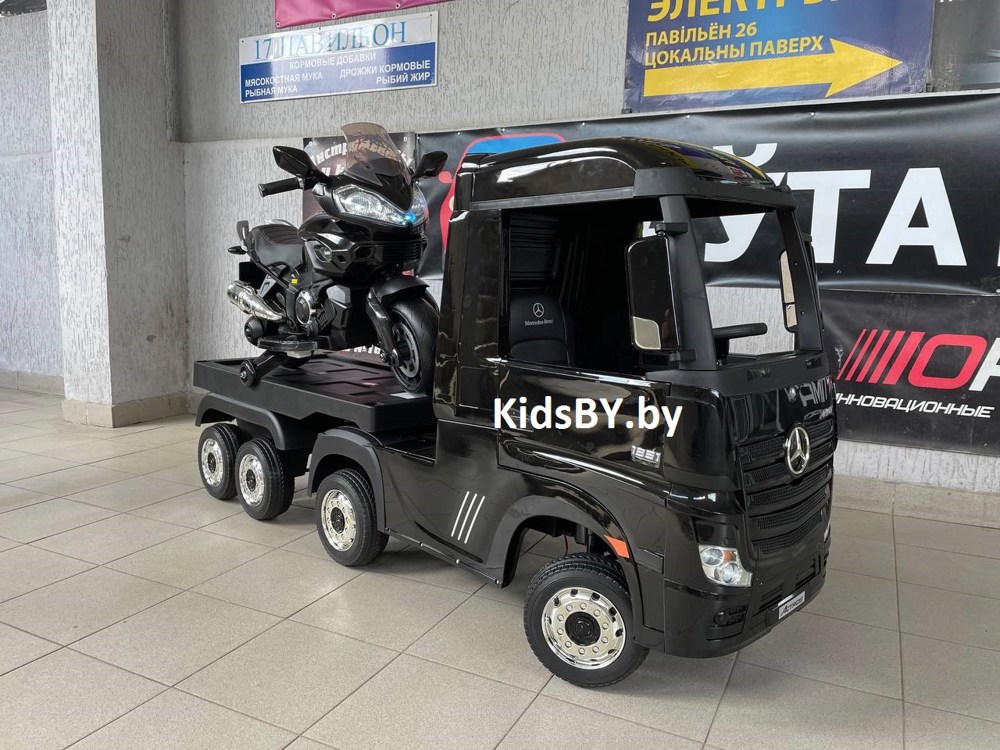 Детский электромобиль RiverToys Mercedes-Benz Actros 4WD HL358 с прицепом (черный) глянец (автокраска) лицензия полноприводный - фото3