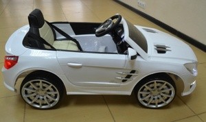 Детский электромобиль RiverToys Mercedes-Benz SL500 (белый) Лицензия - фото