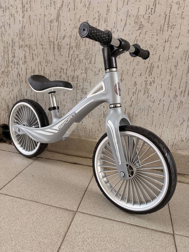 Детский беговел RiverToys HB-007-12 (серый) фото-5