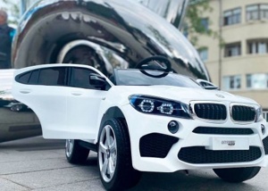 Детский электромобиль RiverToys BMW X6M Lux X011XX (белый) полноприводной - фото