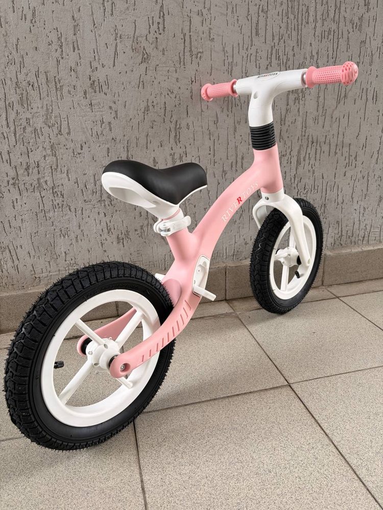 Детский беговел RiverToys HB-001 (розовый) 12 дюймов, подсветка колёс - фото2