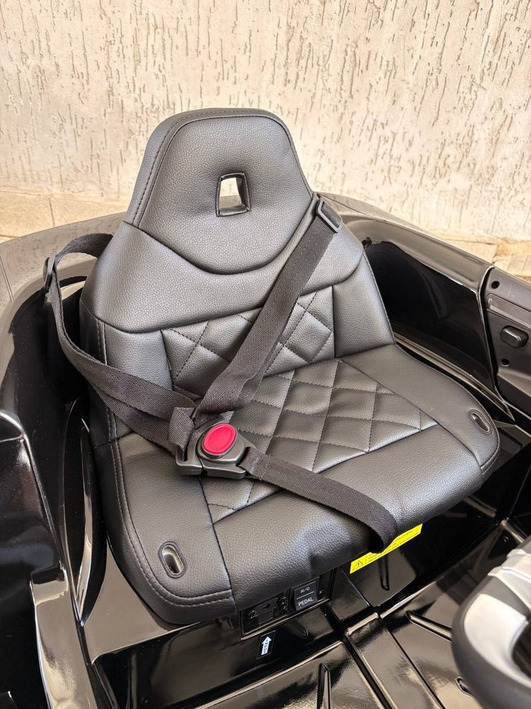 Детский электромобиль Baby Driver E001BB BMW I4 (черный глянец) фото-3