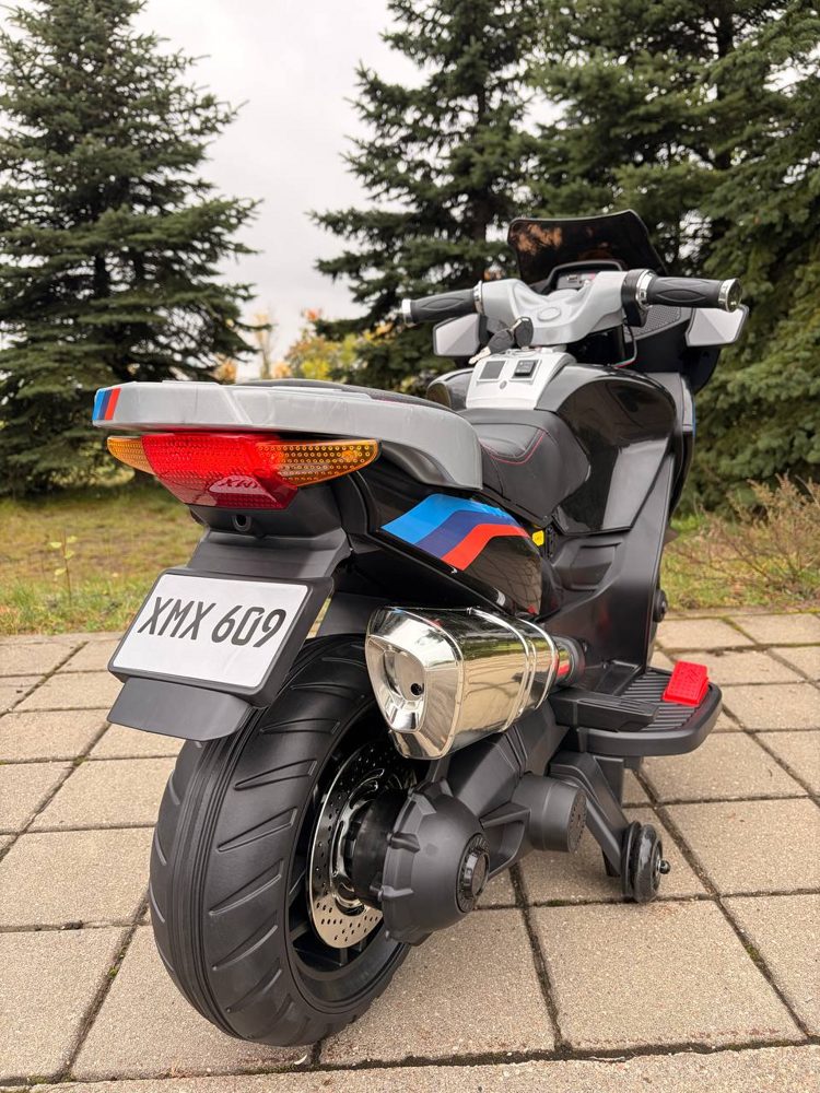 Детский электромотоцикл Baby Driver BMW арт. H222 (черный) двухместный, плавный старт, заводится с ключа - фото2