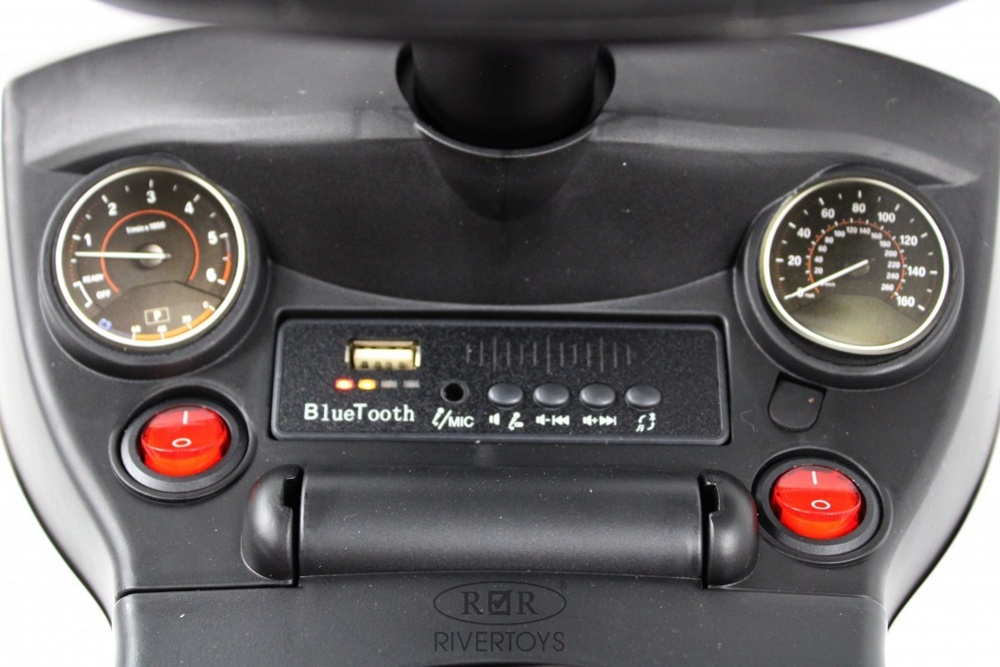 Детский толокар RiverToys Toyota Land Cruiser 300 Z002ZZ-D (белый) фото-5