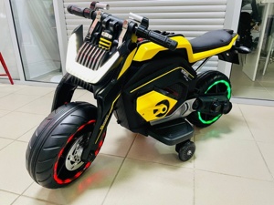 Детский электромобиль, мотоцикл RiverToys X111XX (желтый) - фото