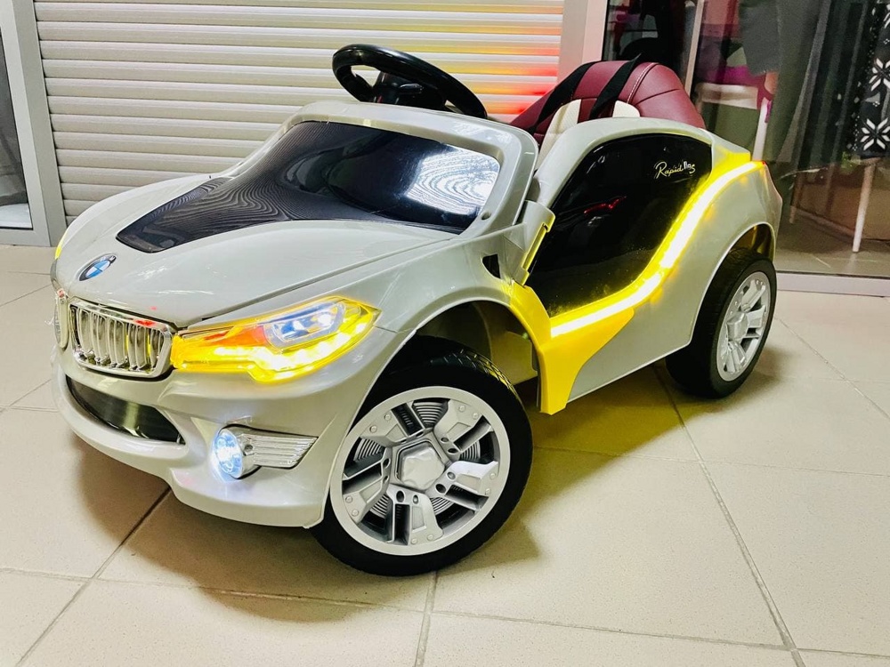 Детский электромобиль RiverToys BMW O002OO VIP (серебристый) - фото3
