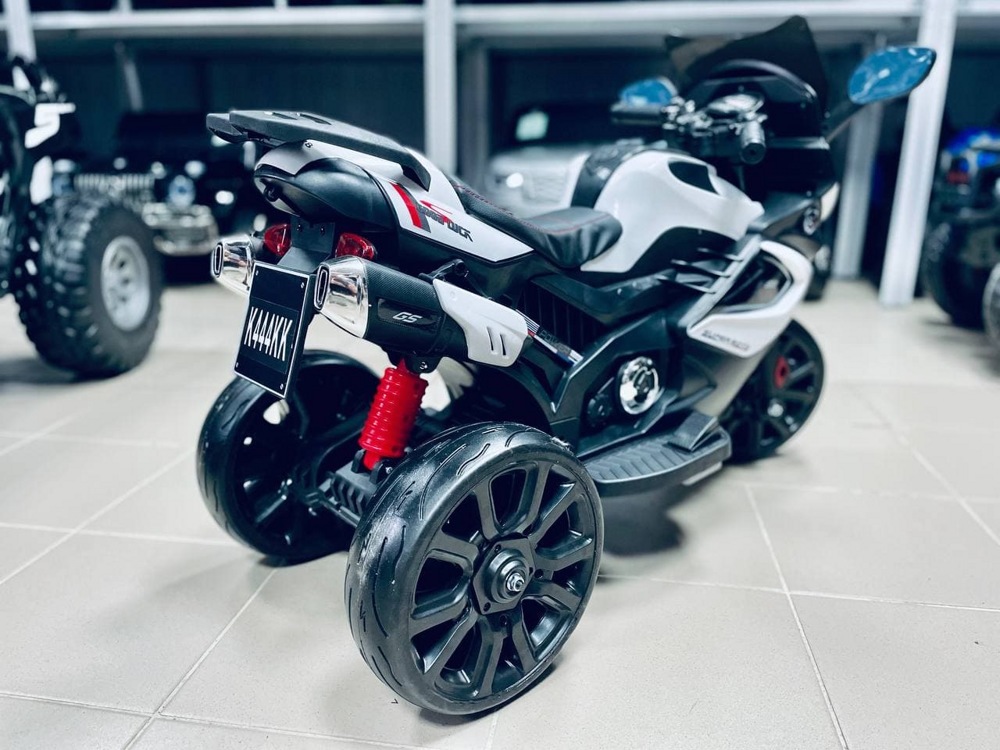 Детский электромобиль, мотоцикл RiverToys K222KK (белый) BMW - фото5