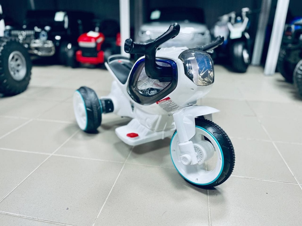 Детский электромобиль, мотоцикл RiverToys HC-1388 (белый)