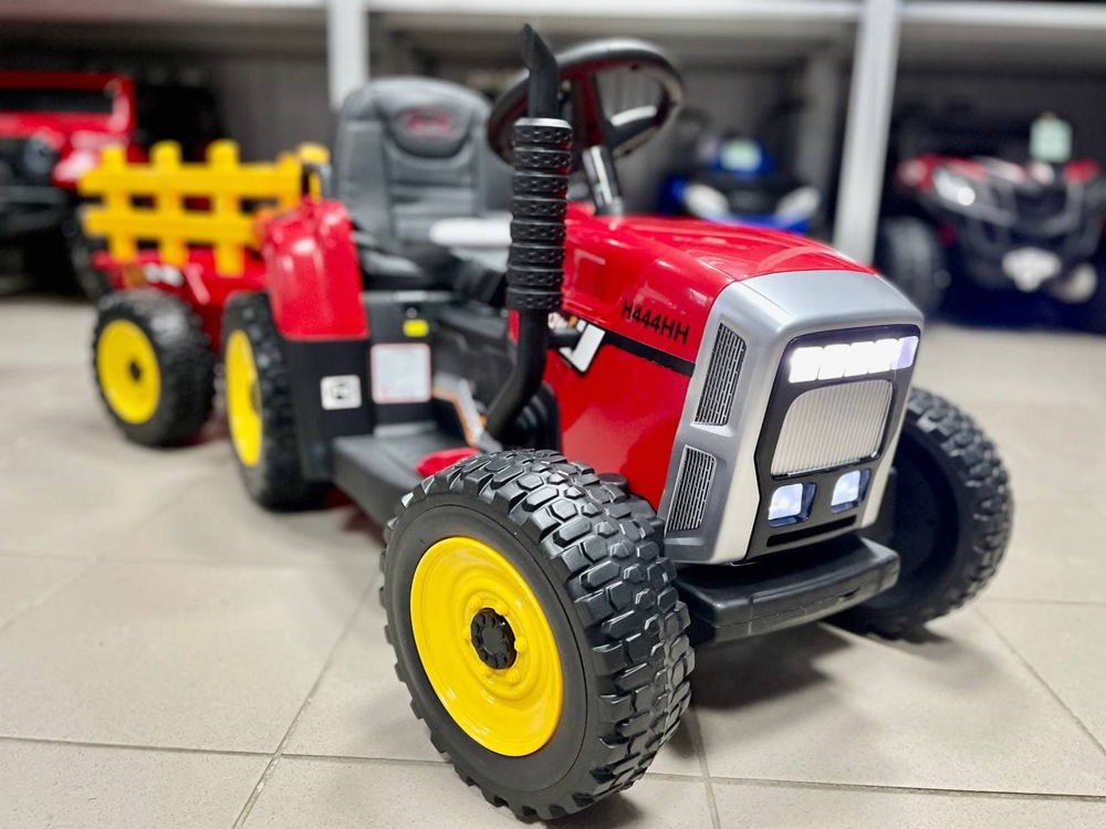 Детский электромобиль RiverToys H444HH (красный) трактор с прицепом и пультом
