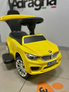 Детская машинка-каталка, толокар RiverToys BMW JY-Z06B (желтый) с ручкой-управляшкой - фото