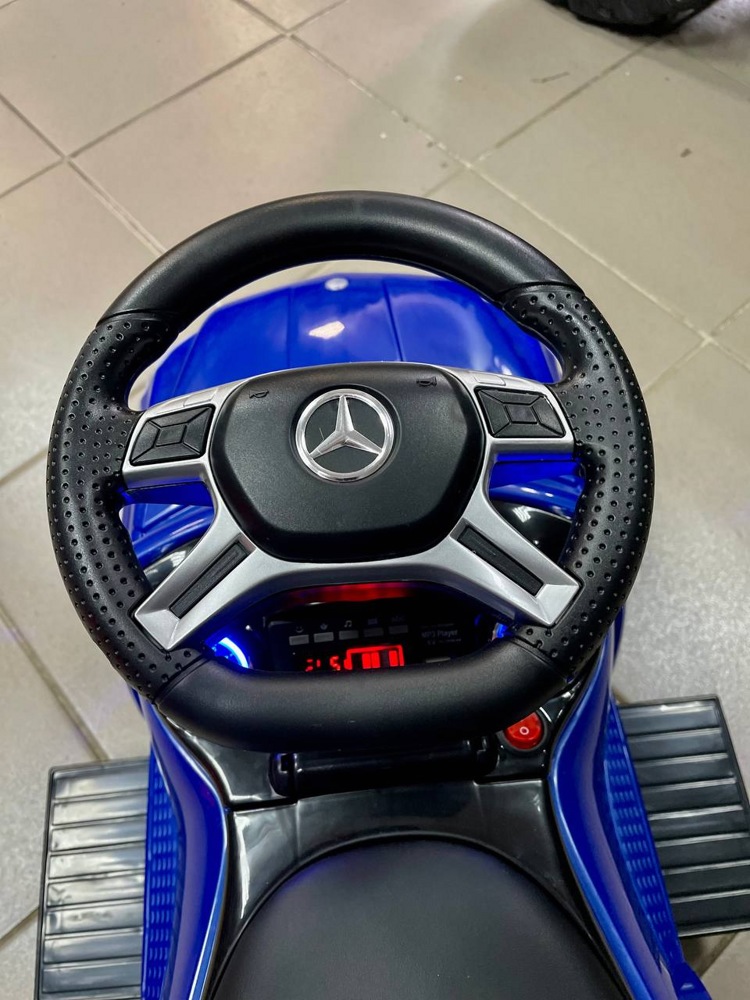 Детская машинка Каталка-качалка, толокар на аккумуляторе RiverToys Mercedes-Benz GL63 A888AA-H (синий/черный) Лицензия - фото5