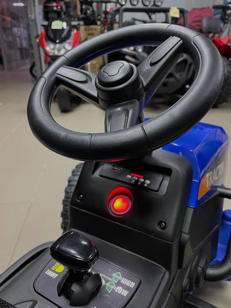 Детский электромобиль RiverToys H888HH (синий) трактор с прицепом и пультом - фото3