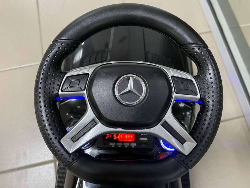 Детская машинка Каталка-качалка, толокар на аккумуляторе RiverToys Mercedes-Benz GL63 A888AA-H (черный) Лицензия - фото5