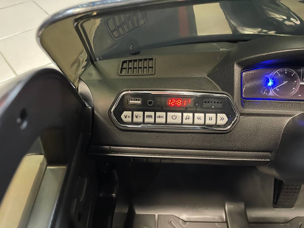 Детский электромобиль RiverToys Toyota Land Cruiser 200 JJ2022 (полицейский черный) - фото6