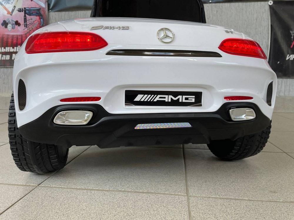 Детский электромобиль RiverToys Mercedes-Benz AMG GT O008OO (белый) лицензия - фото4