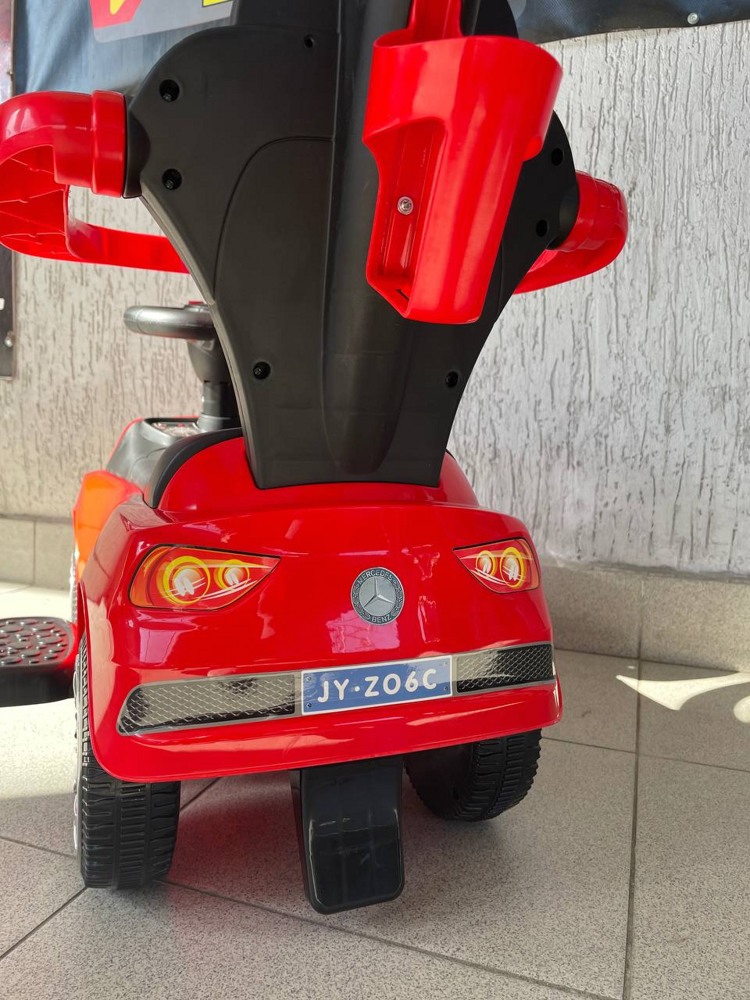 Детская машинка-каталка, толокар RiverToys Mercedes-Benz JY-Z06C (красный/черный) с ручкой-управляшкой - фото4