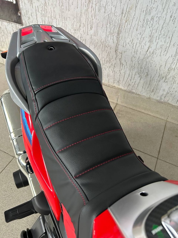 Детский электромотоцикл Baby Driver BMW арт. H222 (красный) двухместный, плавный старт, заводится с ключа - фото5