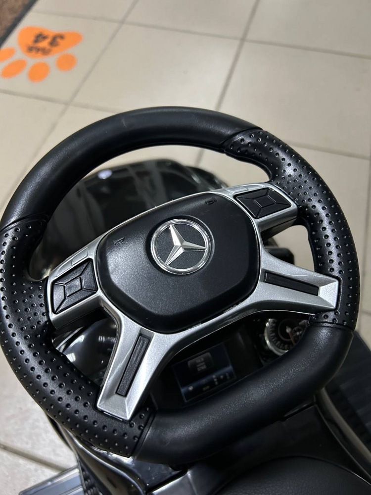 Детская машинка Каталка, толокар RiverToys Mercedes-Benz GL63 A888AA-M (черный) Лицензия - фото3