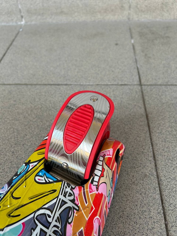 Самокат BelAshimi Scooter (графити красные колеса) светящиеся колеса - фото5