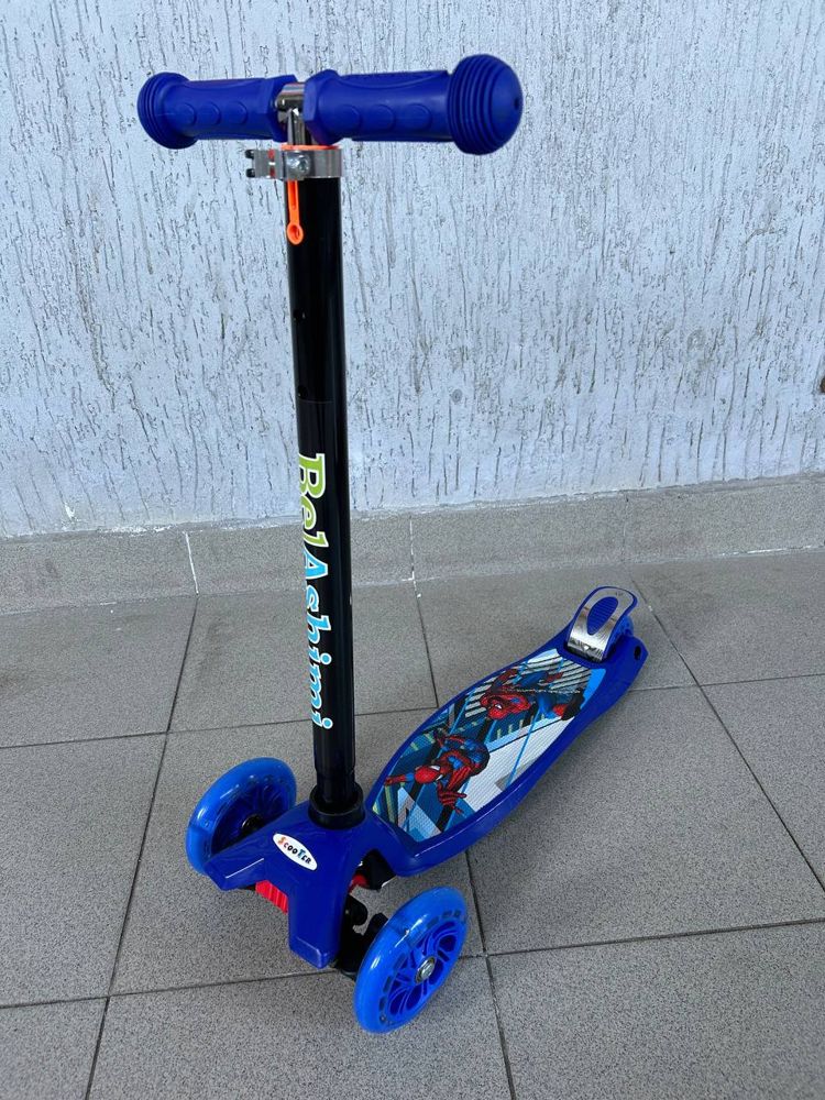 Самокат BelAshimi Scooter (Человек паук синие колеса) светящиеся колеса - фото4