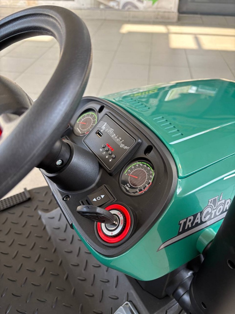 Детский электромобиль Baby Driver R444 (зеленый) Тракторс John Deere с электрическим прицепом, лопатой, дистанционный пульт - фото3