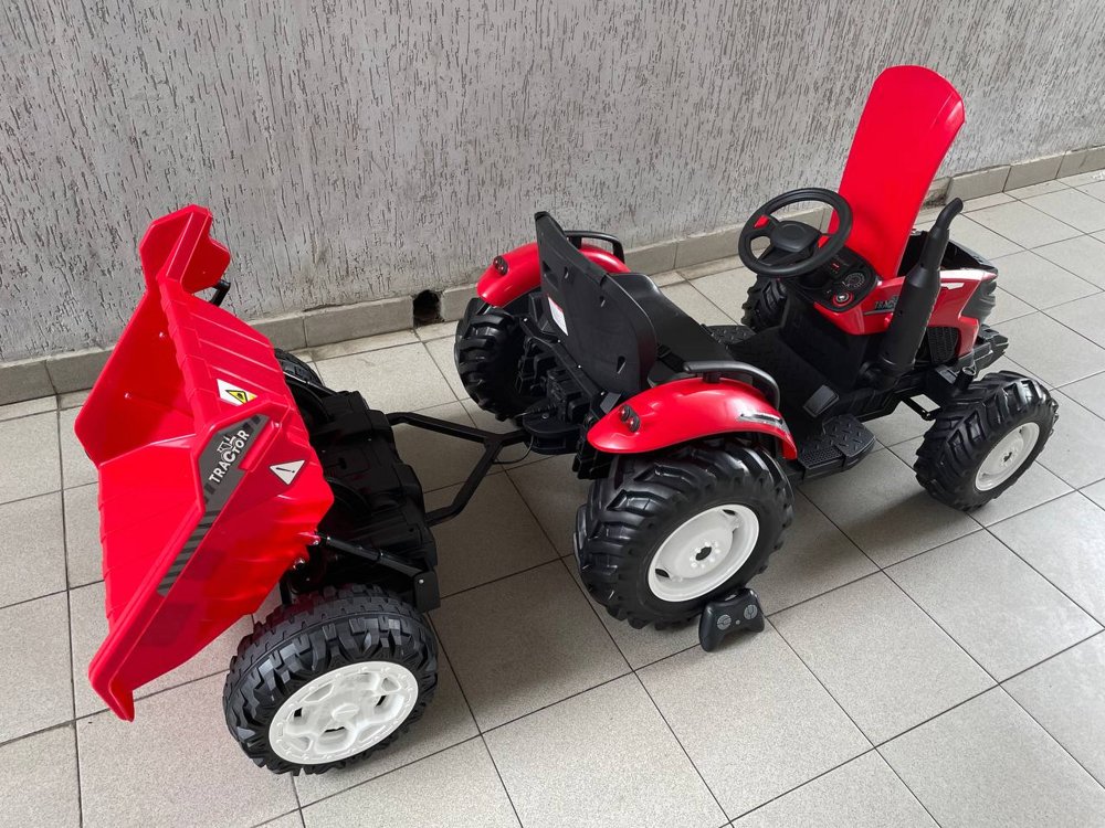 Детский электромобиль Baby Driver R444 (красный) Тракторс John Deere с электрическим прицепом, лопатой, дистанционный пульт - фото5