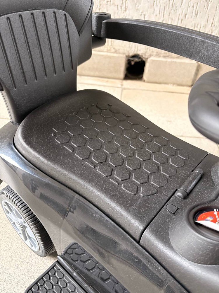 Детский толокар RiverToys Z005ZZ-B (черный) - фото4