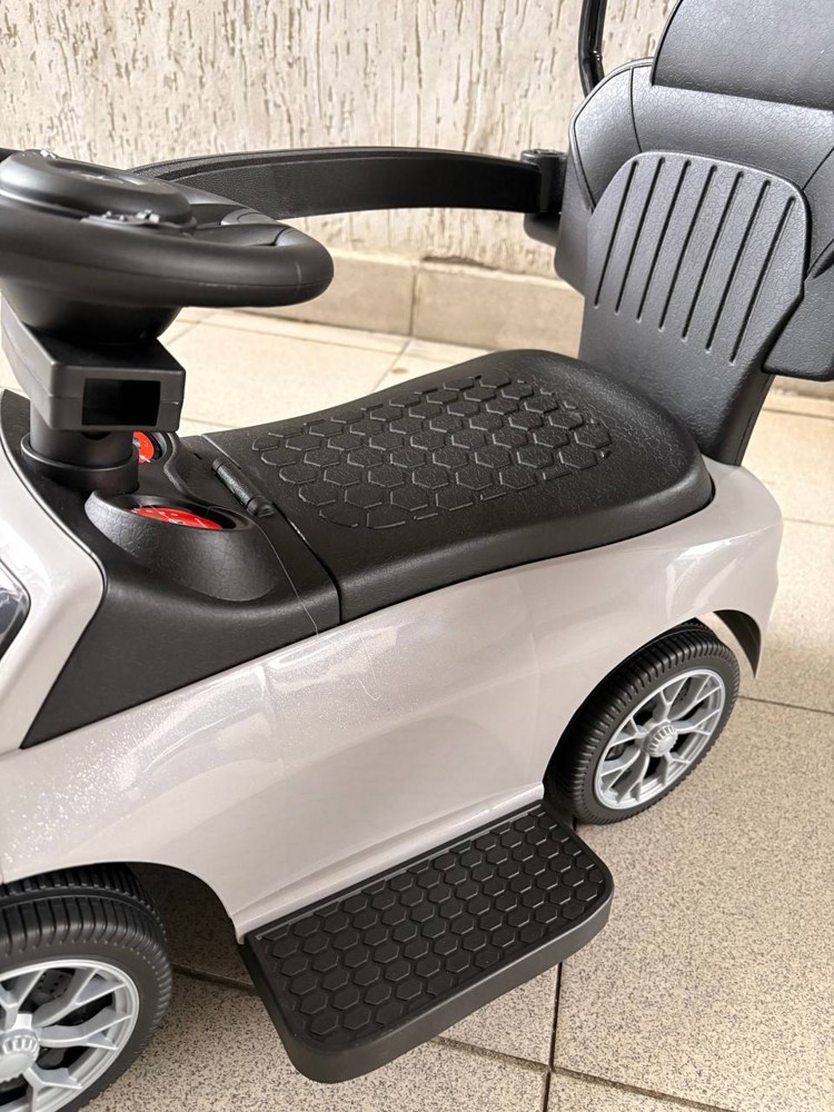 Детский толокар RiverToys Z005ZZ-M (серый) - фото4