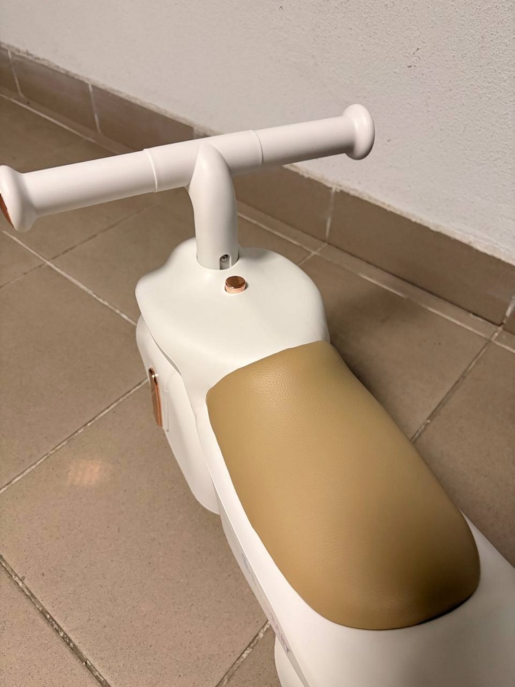 Детский беговел RiverToys HB-222 (коричневый) - фото4