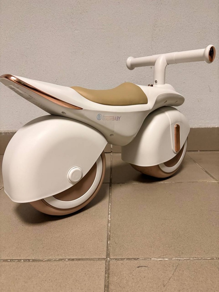 Детский беговел RiverToys HB-222 (коричневый) - фото2