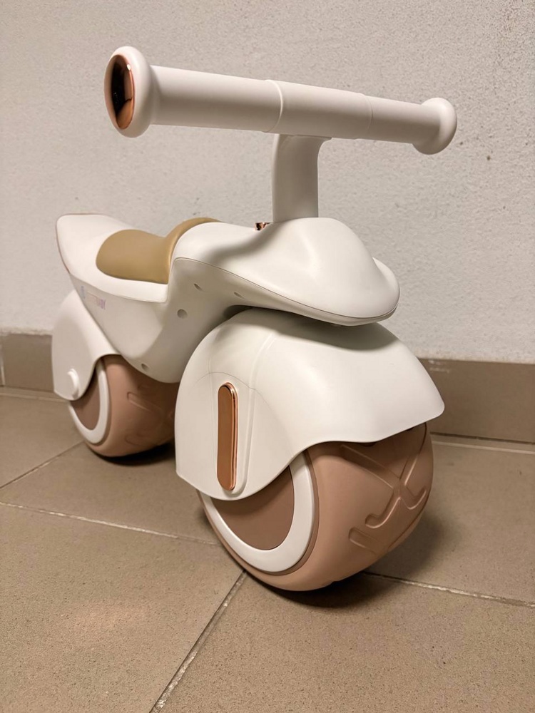 Детский беговел RiverToys HB-222 (коричневый)