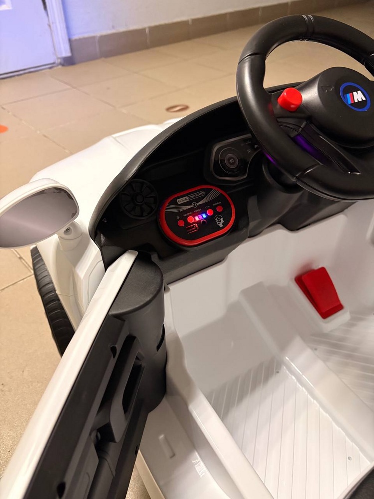 Детский электромобиль Baby Driver BMW M4 E002BB (белый) - фото4
