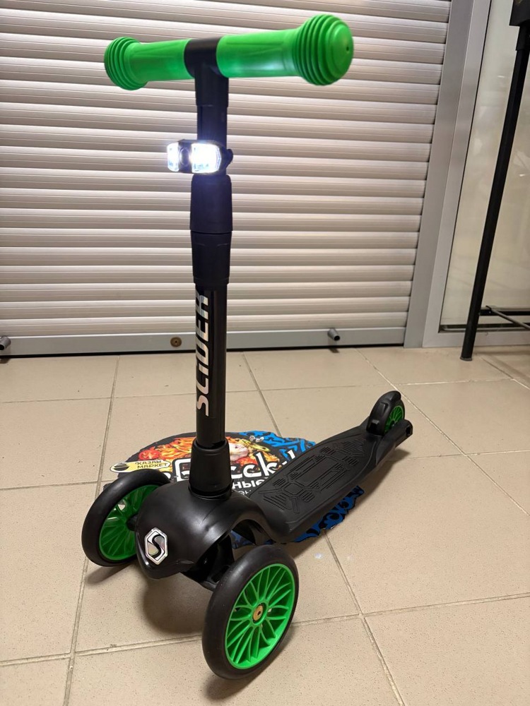 Самокат четырехколесный Slider Sport1LG (зеленый) фонарик в комплекте