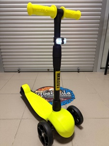 Самокат четырехколесный Slider Boss Original Bo-Ori-091 (Юпитер желтый) фонарик в комплекте - фото