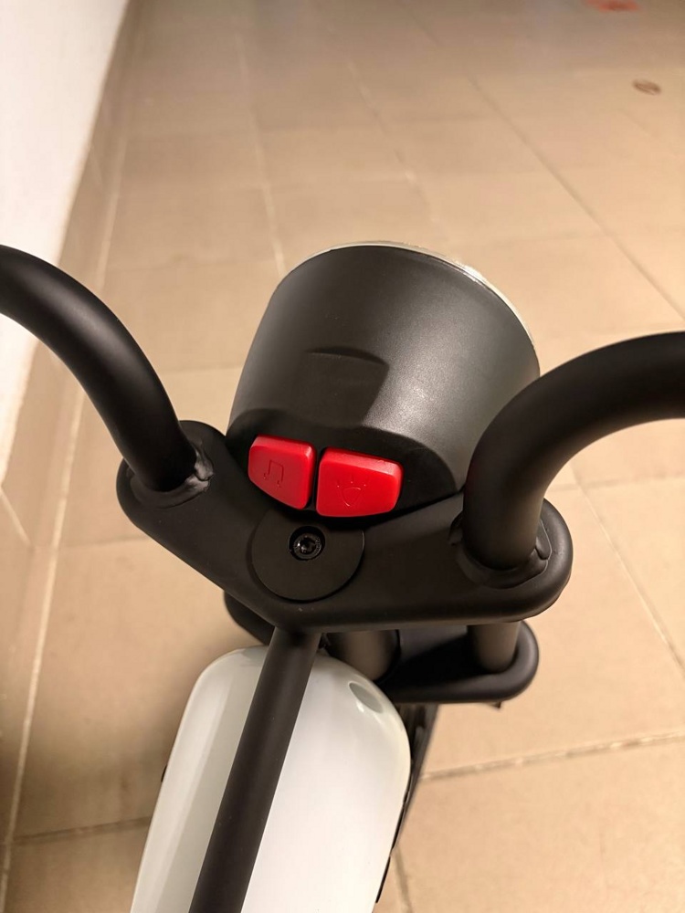 Беговел Chopper CH3W (белый) Надувные колеса 12 дюймов фото-3 Беговел Chopper CH3W (белый) Надувные колеса 12 дюймов фото-3