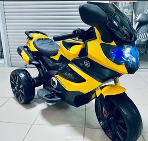 Детский электромобиль, мотоцикл RiverToys K222KK (желтый) BMW - фото