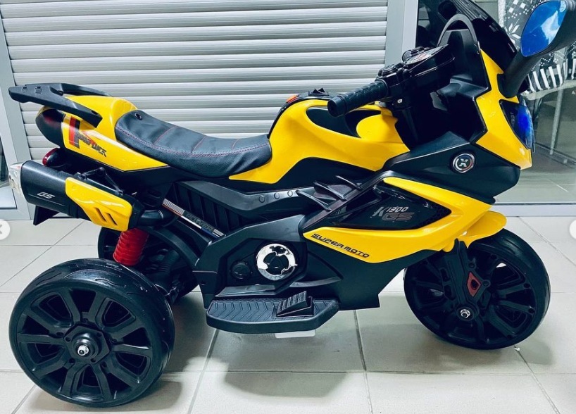 Детский электромобиль, мотоцикл RiverToys K222KK (желтый) BMW - фото2