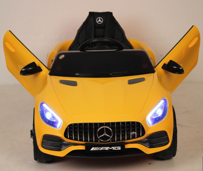 Детский электромобиль RiverToys Mercedes-Benz AMG GT O008OO (желтый) лицензия - фото2