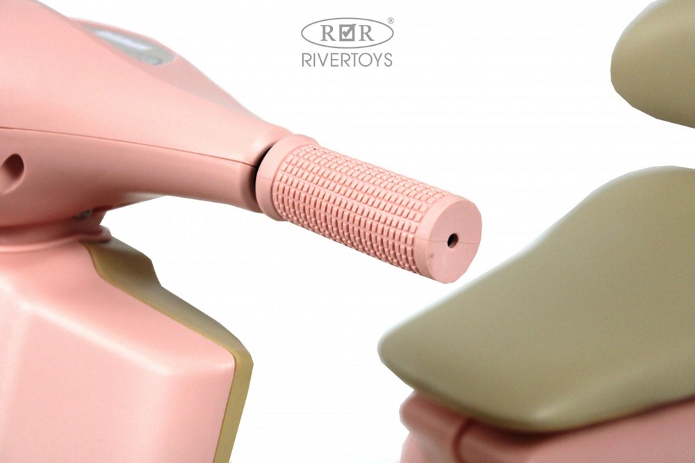 Детский электроскутер RiverToys K444PX-A (розовый) сиденье эко-кожа+фонарь - фото4